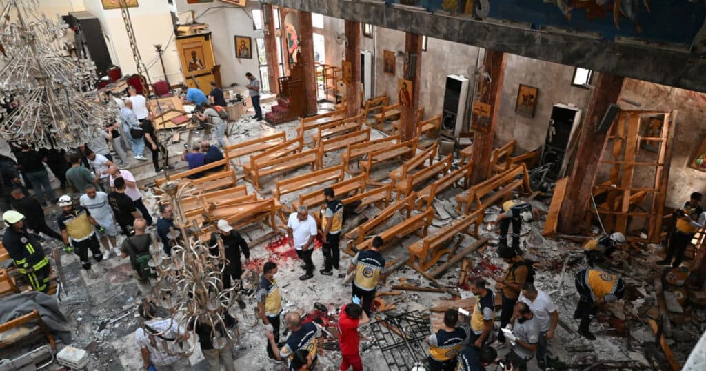 Atentat sinucigaș într-o biserică din Siria. Minimum 20 de decese.