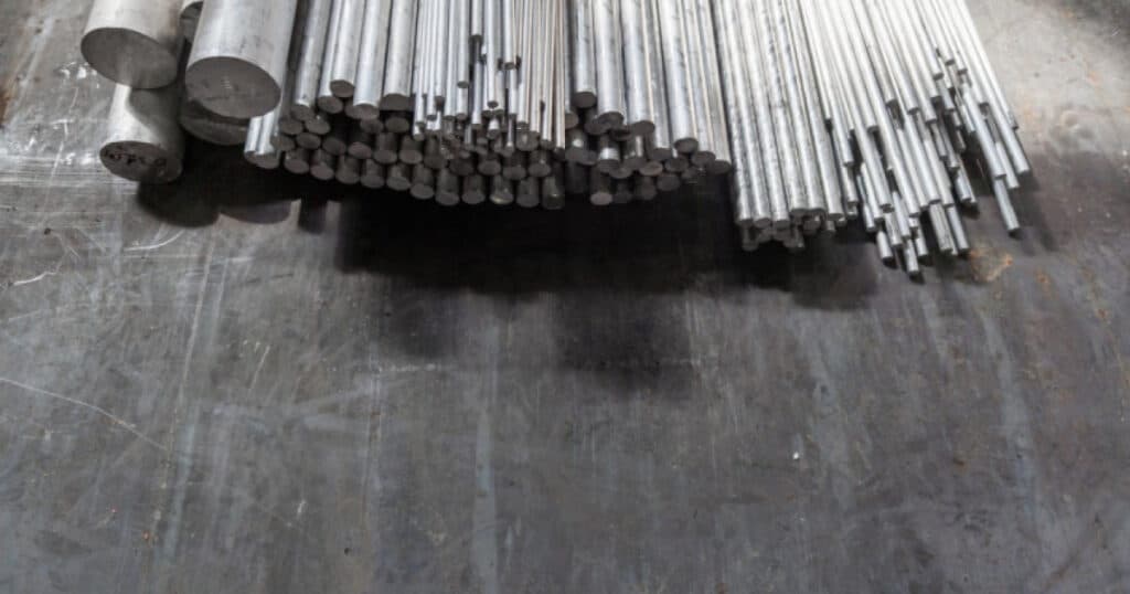 Tarifele vamale de 50% pentru oțel și aluminiu, impuse de Trump, au intrat în vigoare. România, afectată direct.