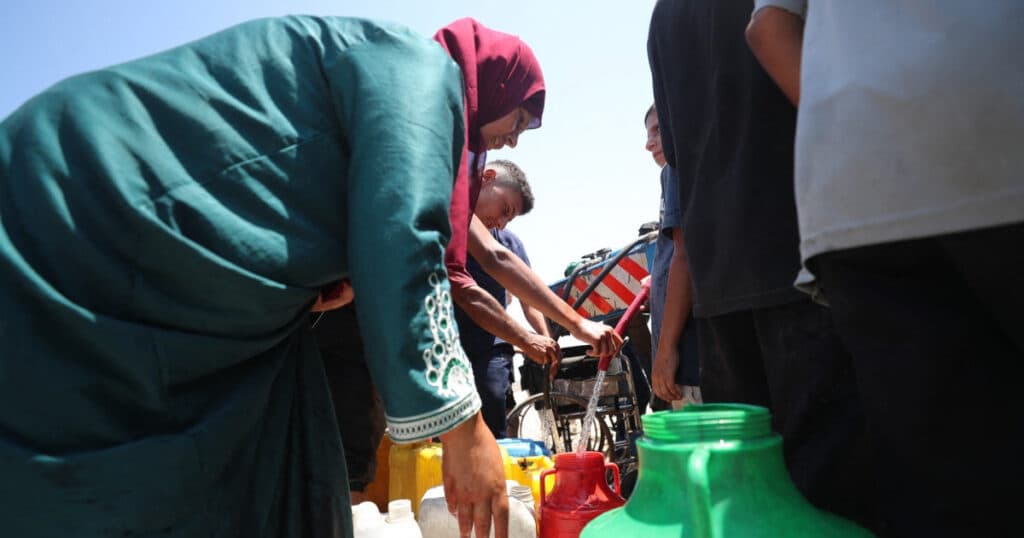 Autoritățile din Gaza susțin că Israelul a omorât cel puțin 31 de persoane care se îndreptau spre a primi ajutoare.