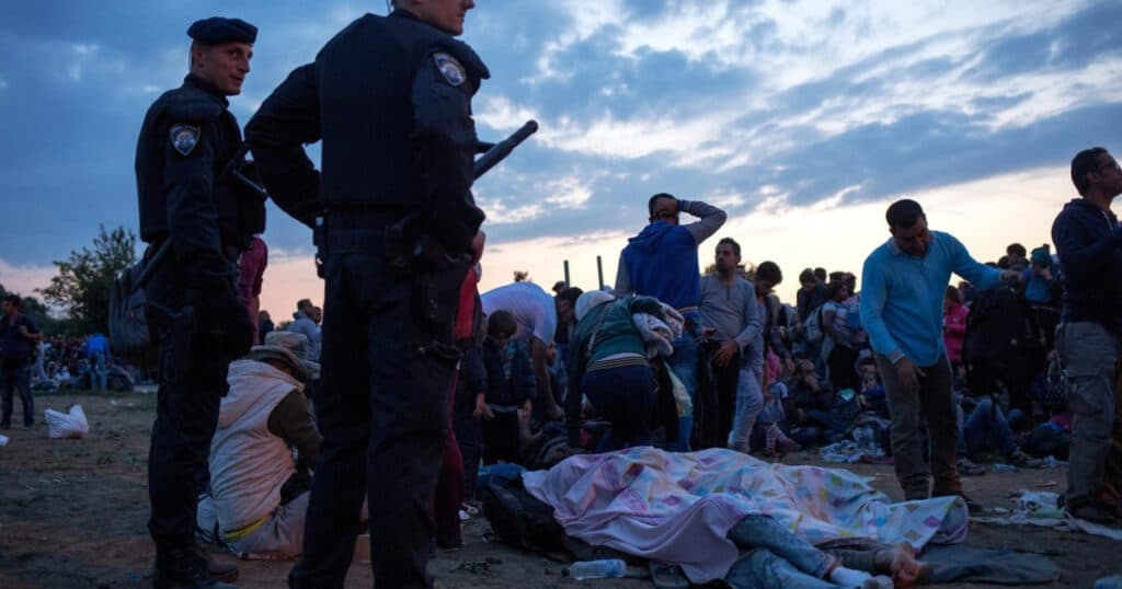 Bloomberg: SUA intenționează să trimită migranți în Serbia și în alte țări din Balcani