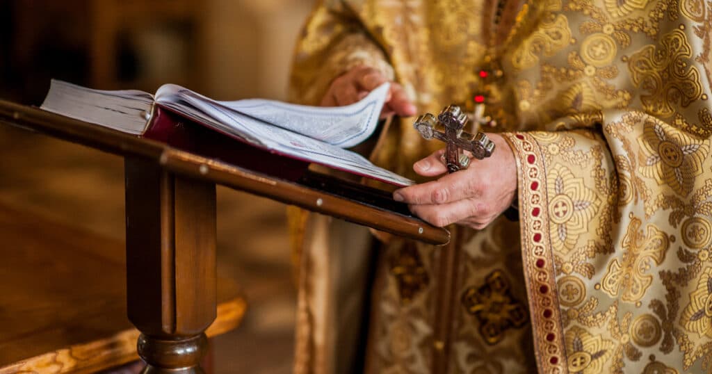 Calendarul ortodox pentru luna iunie 2025. Patru sărbători religioase importante sunt evidențiate cu cruce roșie.
