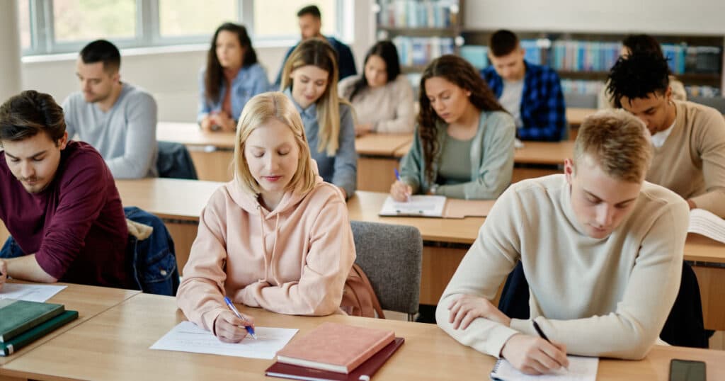 Programarea examenelor de corigență în 2025. Calendarul examenului de bacalaureat, sesiunea de toamnă