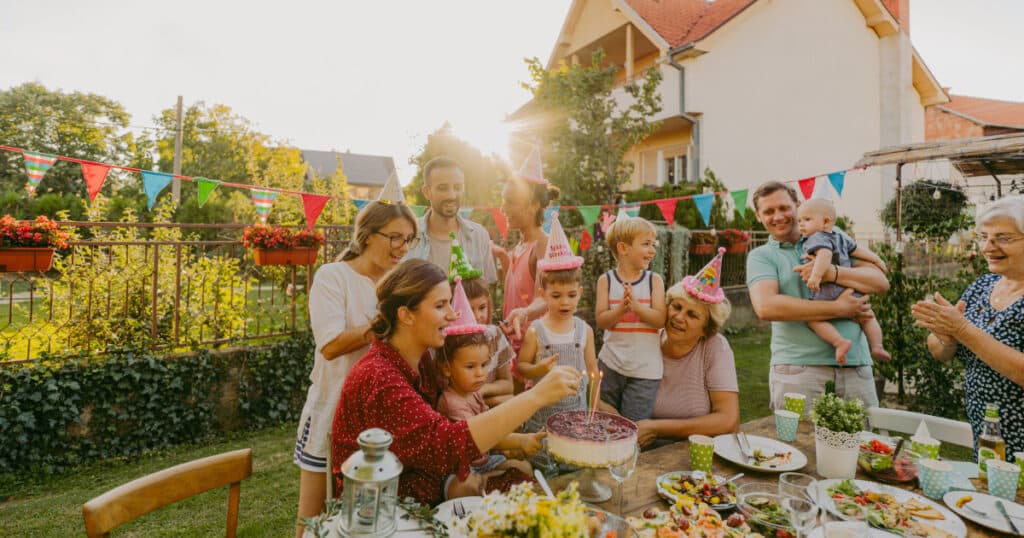 Ce nume sunt celebrate în ziua de Sânziene. Cui poți să îi transmiți „la mulți ani” pe 24 iunie
