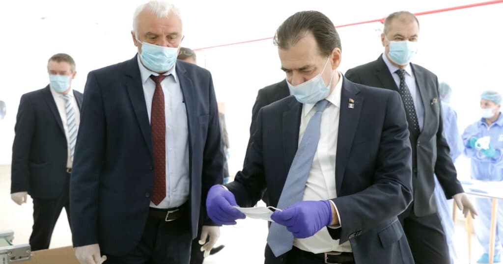 Soarta fabricii de măști sanitare deschise de fostul premier Ludovic Orban în timpul pandemiei: „Pierdere totală”