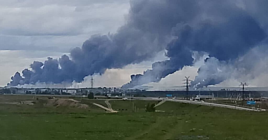 Ce spun experții despre imaginile din satelit cu bazele rusești atacate de dronele ucrainene. Câte bombardiere a pierdut Rusia