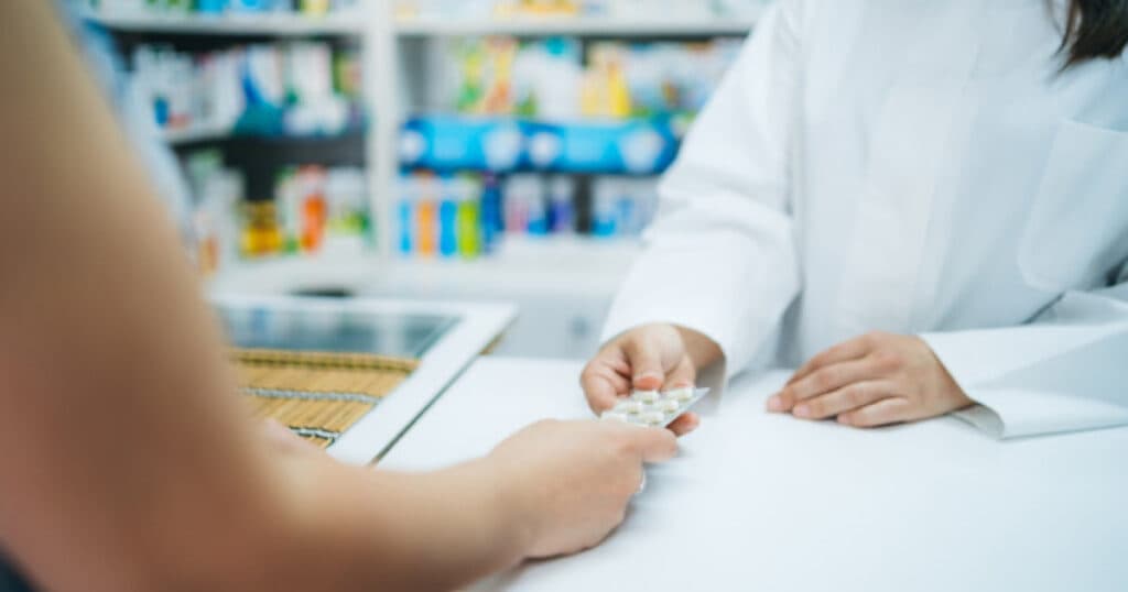 CNAS: Medicamentele compensate pot fi eliberate fără imprimarea reţetei. Ce trebuie să aducă pacientul la farmacie.