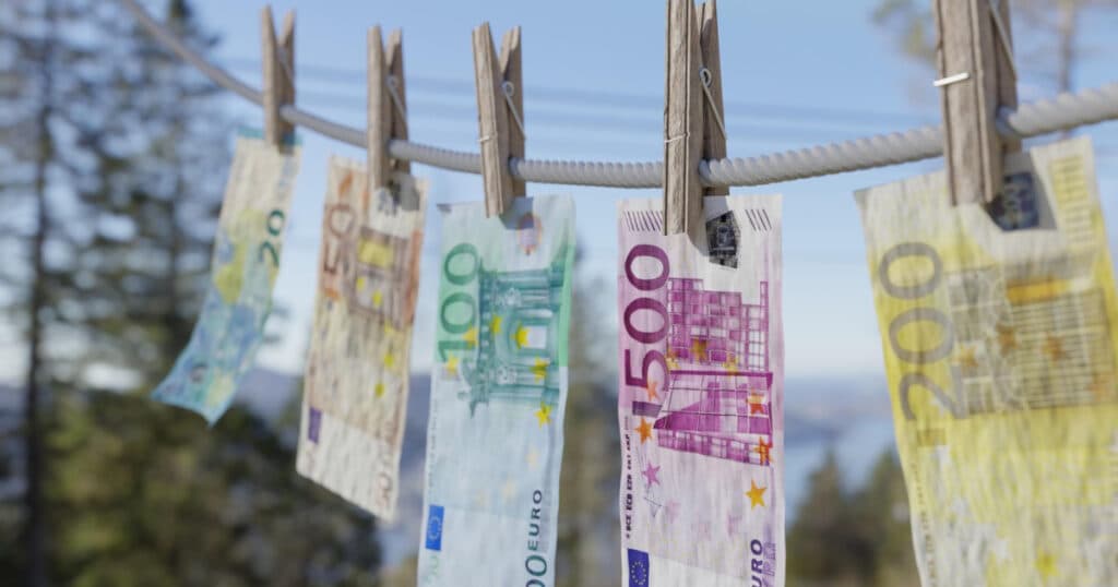 Consiliul European: România a înregistrat progrese reduse în combaterea spălării banilor și a finanțării terorismului