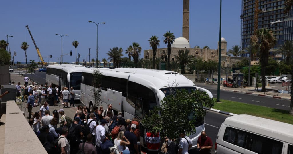 Cum a reușit statul român să repatrieze 40 de cetățeni blocați în Israel, în contextul conflictului cu Iranul.