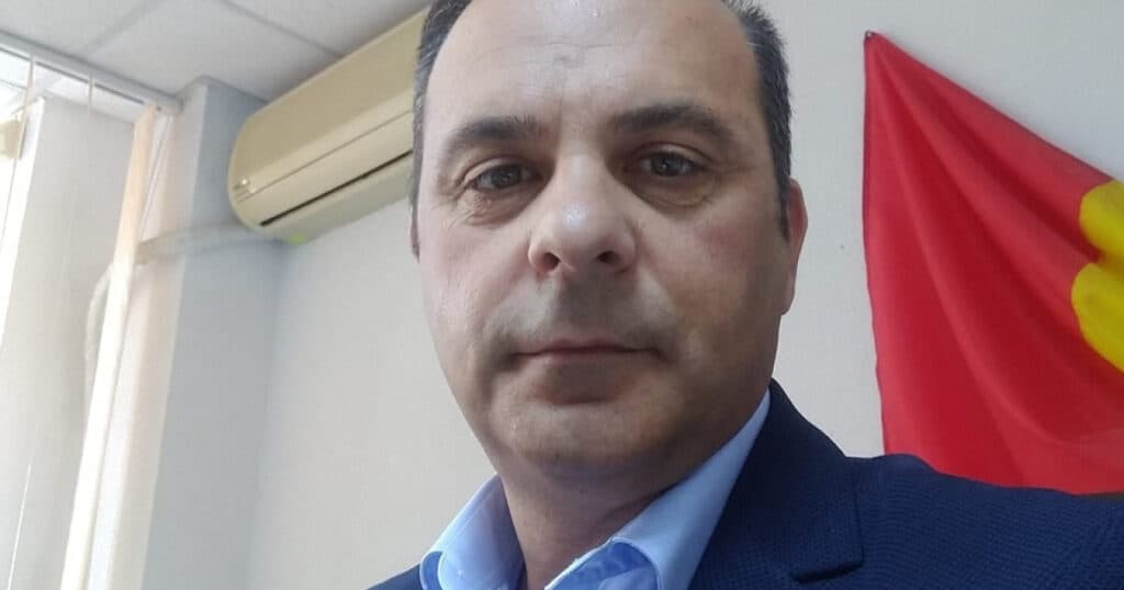 Directorul DSVSA Tulcea, Mitică Tuchilă, a încheiat un acord de recunoaștere a vinovăției cu DNA după ce a fost surprins aruncând o parte din mită la toaletă.