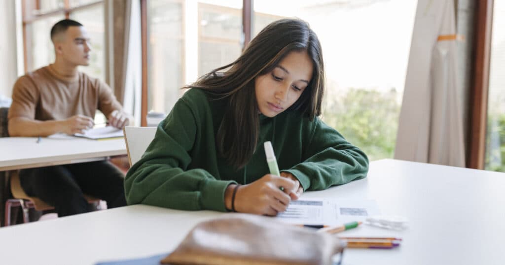 Evaluarea Națională 2025: Desfășurarea probei scrise la matematică. Supraveghere audio în sala de examen.