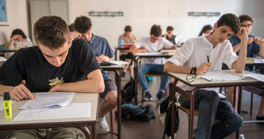 Evaluarea Națională 2025. Luni, 23 iunie, elevii susțin prima probă scrisă la Limba și literatura română.