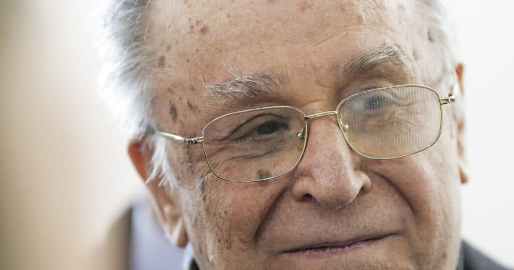 Ce reprezintă diagnosticul de etapă stabilit de medicii pentru Ion Iliescu. Explicațiile unui pneumolog