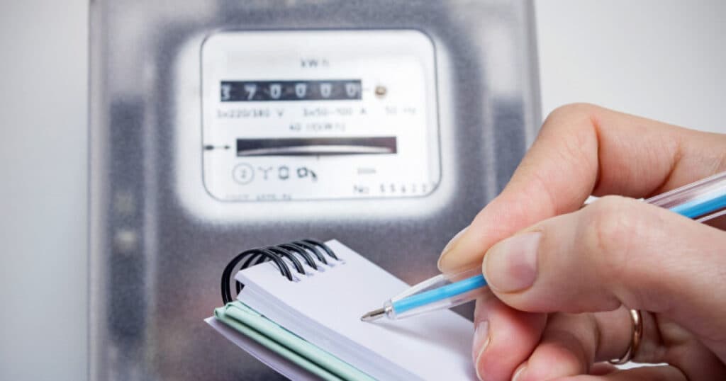 Cum putem schimba furnizorul de energie electrică în 24 de ore. Explicațiile șefului ANRE înainte de expirarea plafonării tarifelor.