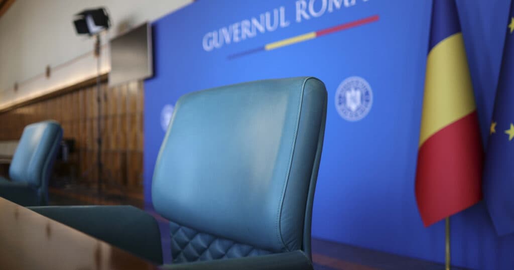 De ce mandatul Guvernului Predoiu rămâne valabil până la constituirea unui nou Executiv. Explicațiile unui fost judecător al CCR.