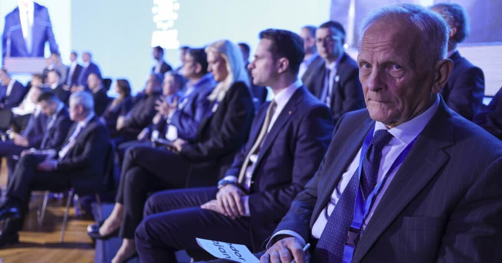 Theodor Stolojan afirmă că sistemul fiscal românesc necesită o regândire: „Cred că a sosit timpul să modificăm această cotă unică”