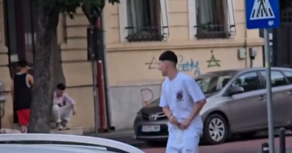 Tineri agresați după marșul Bucharest Pride. O fată a fost amenințată cu un briceag, dar a reușit să-l dezarmeze pe atacator.