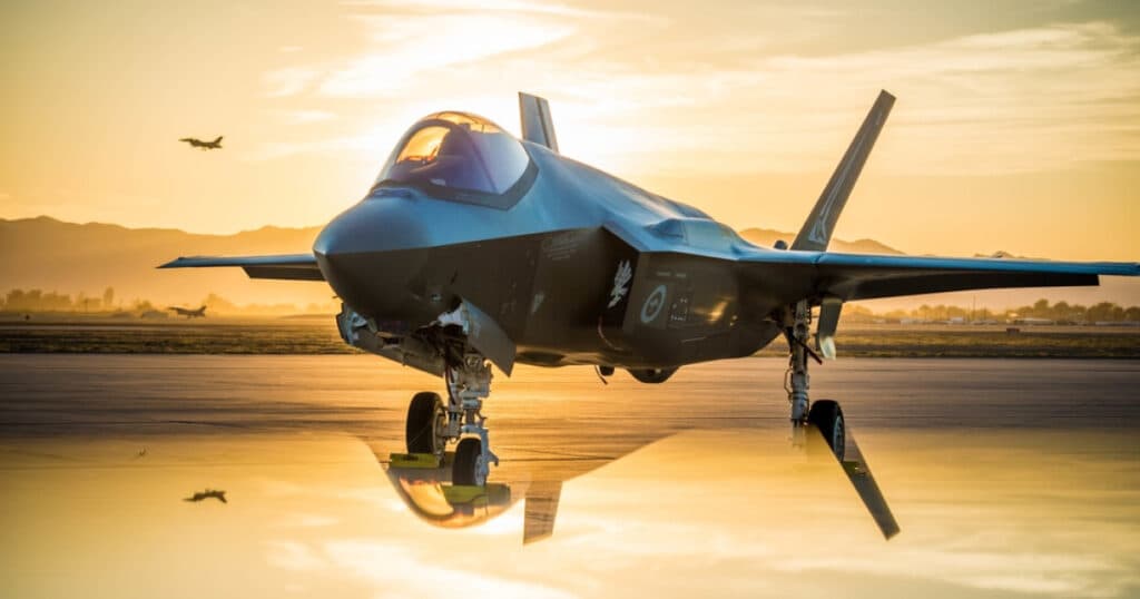 Executivul britanic ia în considerare cumpărarea de avioane capabile să transporte bombe nucleare tactice (The Times)