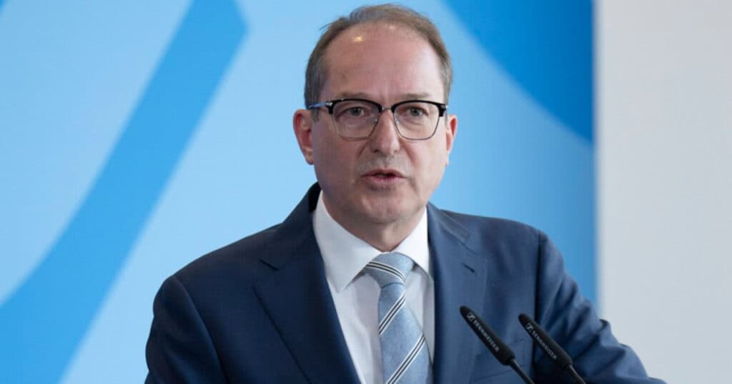 Creșterea cu 23% a numărului extremiștilor supravegheați de serviciile secrete din Germania în 2024.