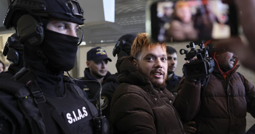 Extrădat din România, traficantul de droguri Mohamed Amra a refuzat să ofere informații autorităților franceze despre evadarea sa din 2024.