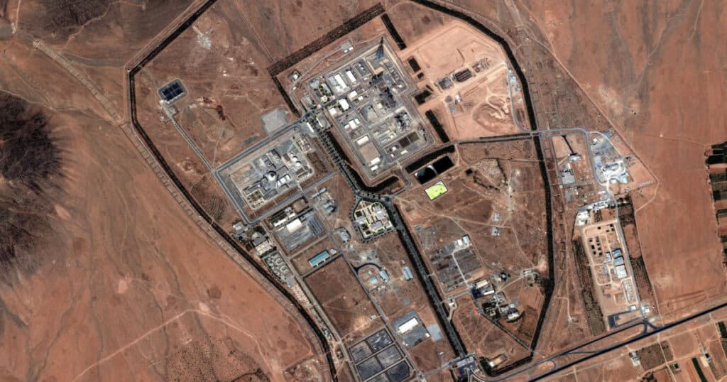 Imagini din satelit confirmă distrugeri semnificative în Iran la reactorul cu apă grea de la Arak.