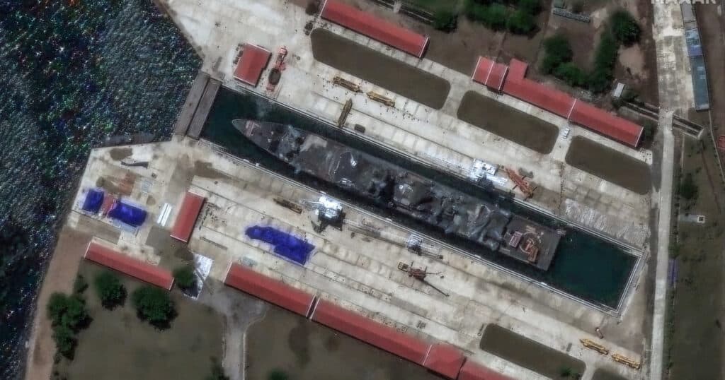Noul distrugător al Coreei de Nord a fost mutat lângă granița cu Rusia pentru reparații, după lansarea nereușită.