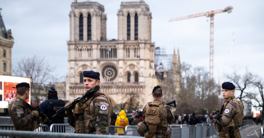 Franța este acuzată că furnizează „constant” echipament militar Israelului. Ce relevă raportul unei organizații militante.