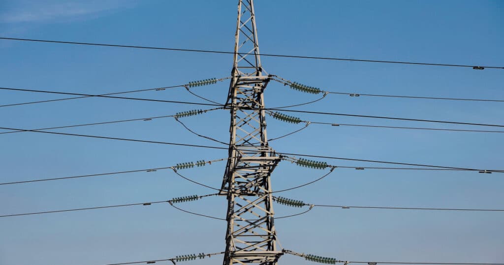 Furt de curent: Poliția din Giurgiu a inițiat 30 de dosare penale pentru racorduri ilegale la rețeaua electrică.