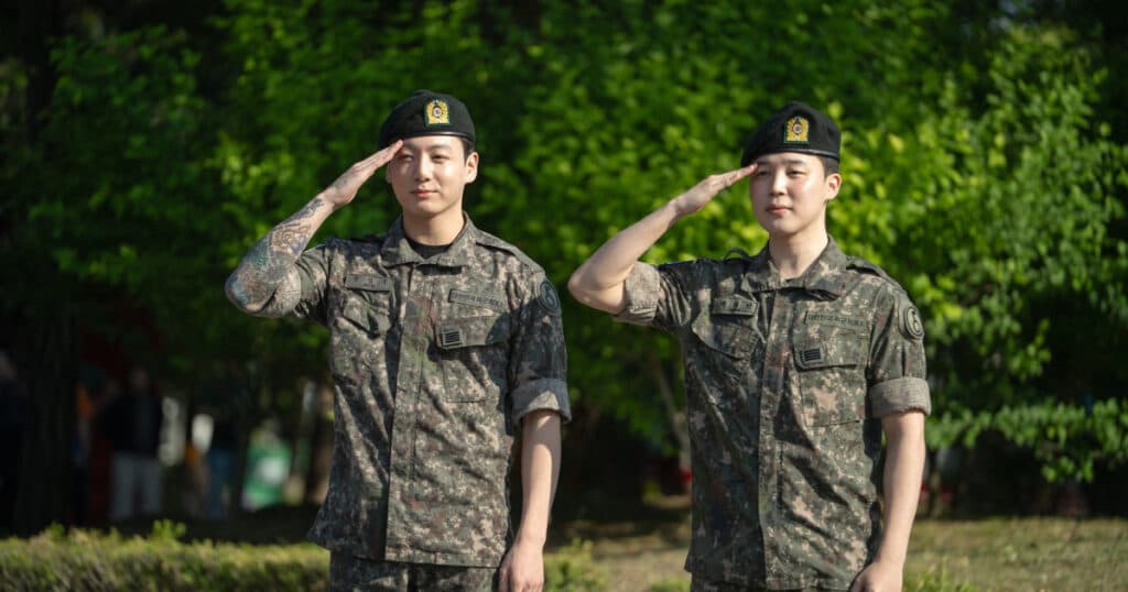 Grupul K-pop BTS se pregătește pentru reunire. Cele două ultime vedete și-au finalizat serviciul militar obligatoriu. „Ne-am întors”