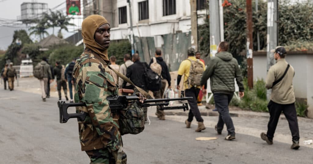Guvernul Bolojan intenționează să interzică militarilor și polițiștilor angajarea ca mercenari, inclusiv după ieșirea la pensie.