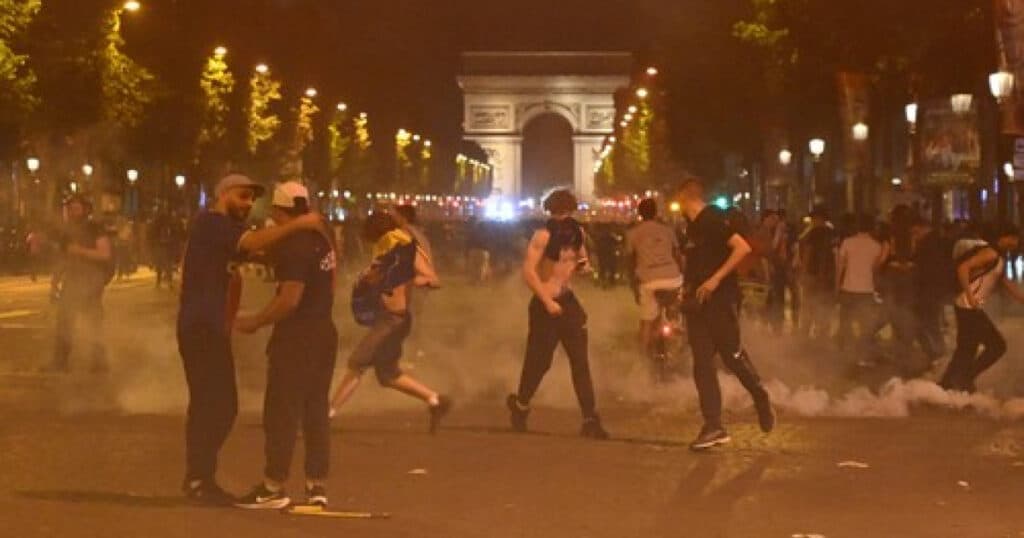 Haos în Franța, după victoria PSG în Liga Campionilor. Macron: „Vom pedepsi, vom fi necruțători”