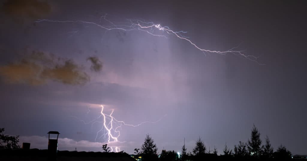 HARTĂ Meteorologii au anunțat un nou cod portocaliu de caniculă și avertizări pentru furtuni puternice. Regiunile vizate