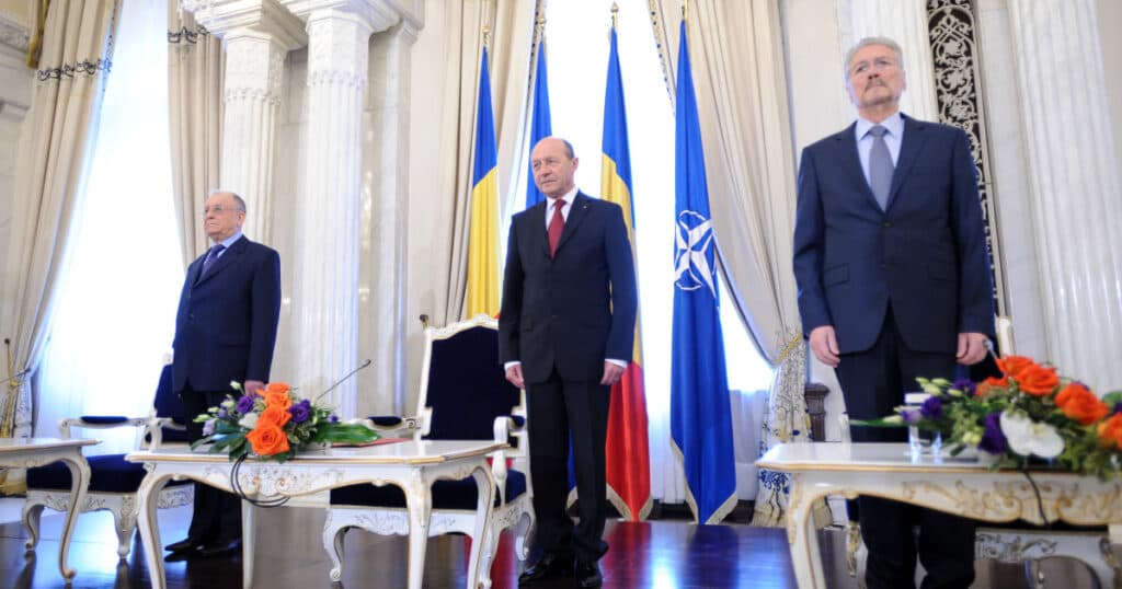 Iliescu l-a criticat pe Băsescu: „A încercat să ascundă încălcarea principiilor democrației”. Ce părere are despre revizuirea Constituției