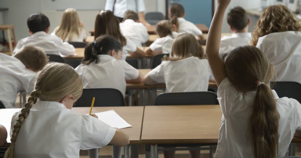 În anul școlar 2025-2026 vor fi abolite diverse tipuri de burse școlare. Ministrul Educației: „Nu avem mai multe resurse financiare”