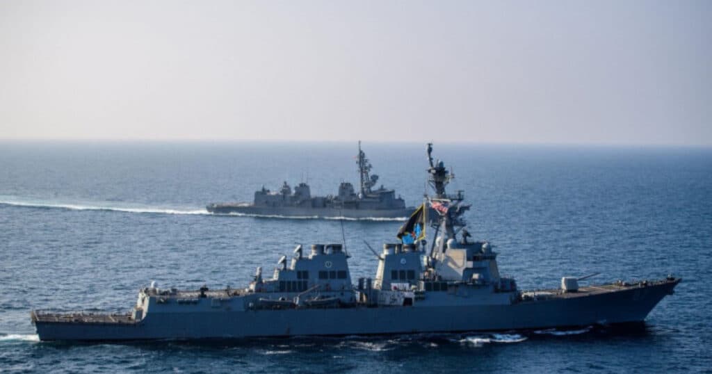 Insurgenții houthi din Yemen avertizează că vor ataca nave americane în Marea Roșie dacă Statele Unite efectuează atacuri asupra Iranului.