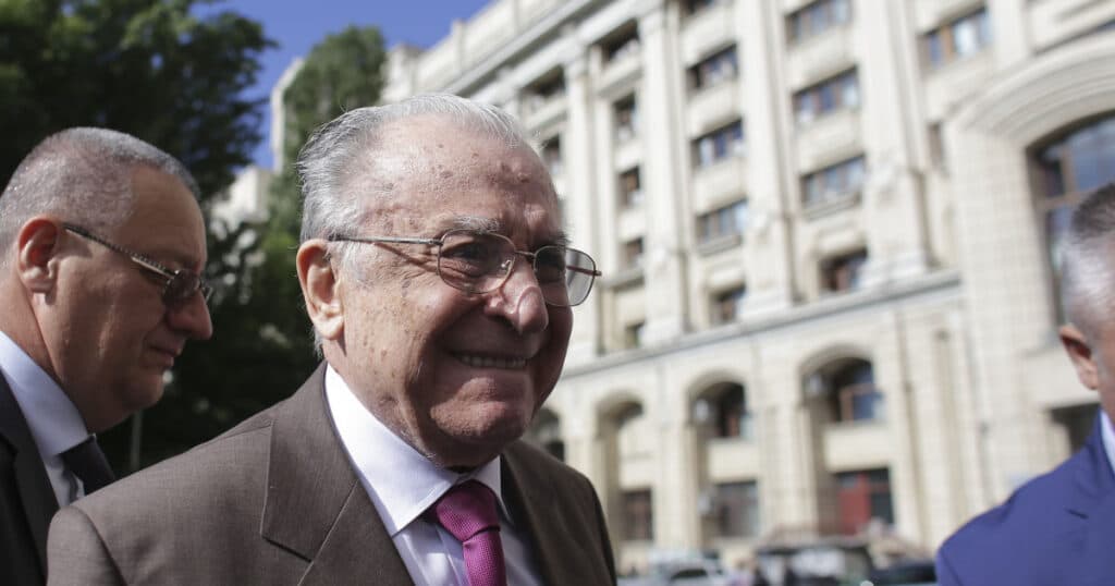 Ion Iliescu continuă să fie internat la ATI. Spitalul a oferit informații actualizate privind starea de sănătate a fostului președinte.
