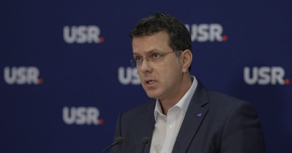 Ionuţ Moşteanu a început mandatul de ministru al Apărării Naţionale