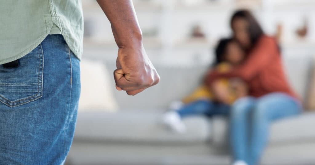 Legea „România fără violenţă” a fost adoptată în Parlament, iar pedepsele minime se dublează.
