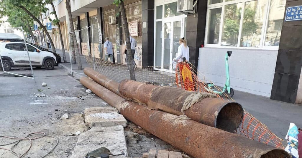 Reparații și înlocuire a conductelor Termoenergetica în diverse sectoare din Capitală: apa caldă va fi oprită.
