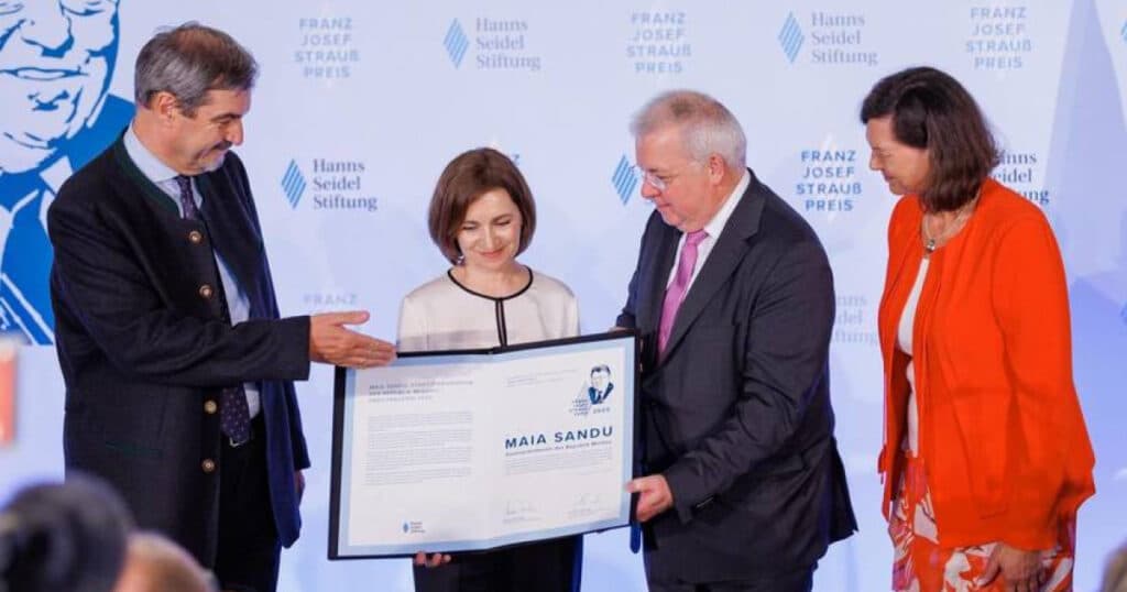 Maia Sandu a fost distinsă în Germania cu Premiul Franz Josef Strauss și a ales să doneze suma de bani asociată acestei distincții.