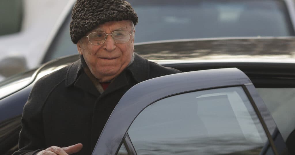 Medici de la spitalul SRI afirmă că lui Ion Iliescu i se oferă un „tratament complex”. Care este starea fostului președinte?