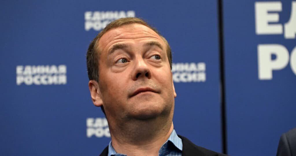 Medvedev se implică în disputa dintre Trump și Musk și își oferă sprijinul pentru medierea conflictului. Comentariul sarcastic al fostului președinte rus.