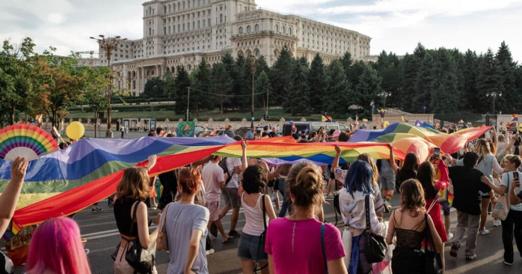 Mesajul ambasadelor de la Pride: „Respectarea drepturilor persoanelor LGBTIQ+ nu este o chestiune de ideologie, ci o obligație legală”