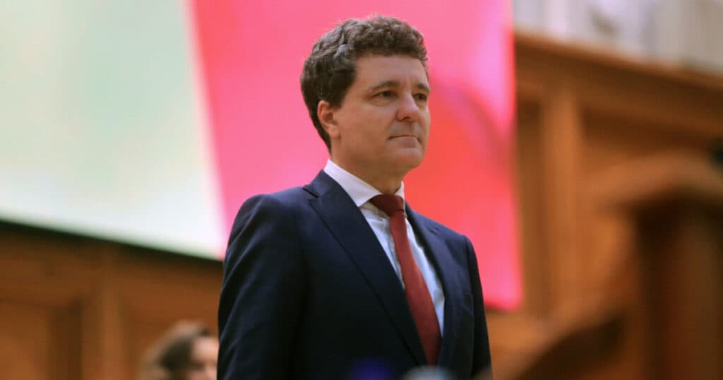 Mesajul lui Nicușor Dan cu ocazia Zilei Drapelului Național: Onorăm astăzi pe cei care au apărat acest simbol cu prețul vieții.