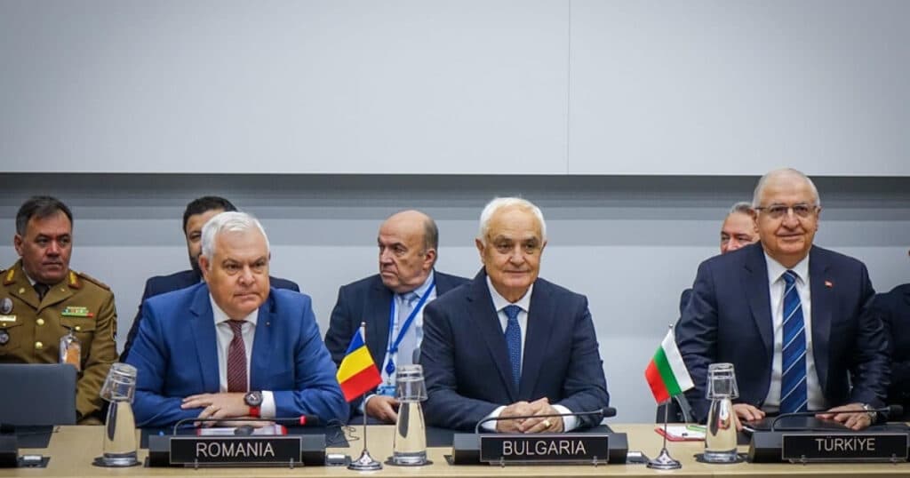 Ministrul Apărării, întâlnire cu omologii din Turcia și Bulgaria, înainte de Summitul NATO de la Haga