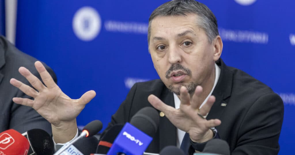 Ministrul Educației a semnat noile planuri-cadru pentru liceu. Ce modificări ar putea interveni în programa școlară