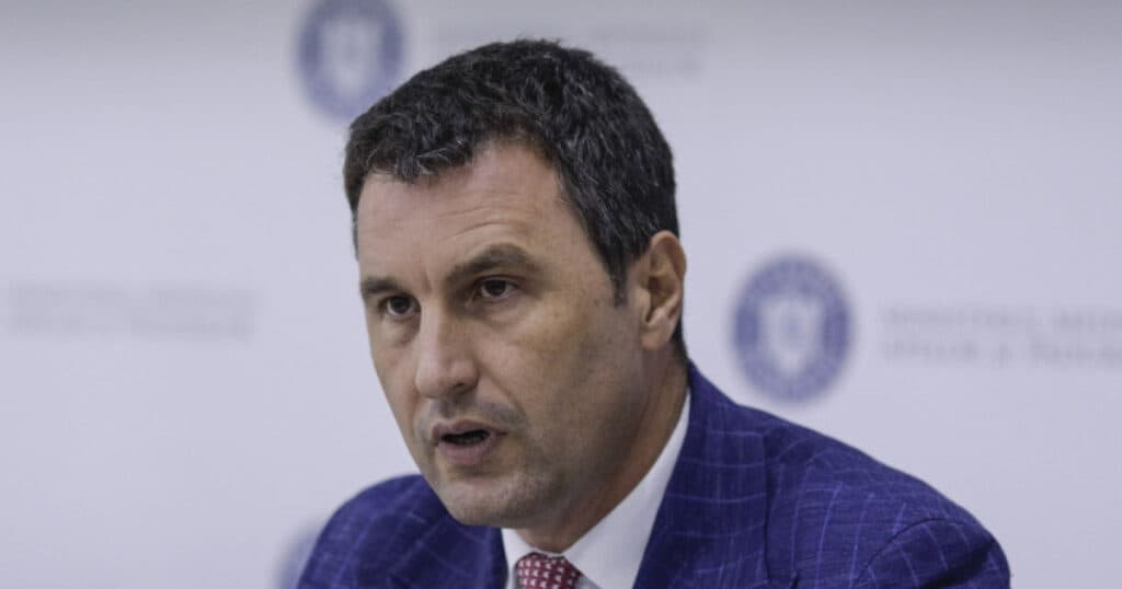 Ministrul Finanțelor propune ca pensionarii cu venituri foarte mari să contribuie la fondul de sănătate. „O măsură posibilă”