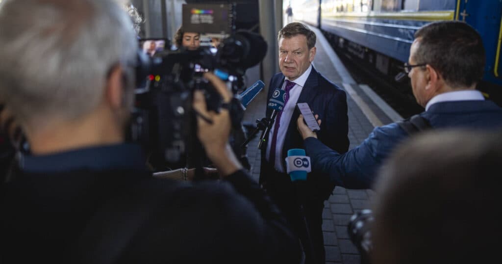 Ministrul german de Externe se află la Kiev. Cine îl însoțește și care este agenda vizitei?