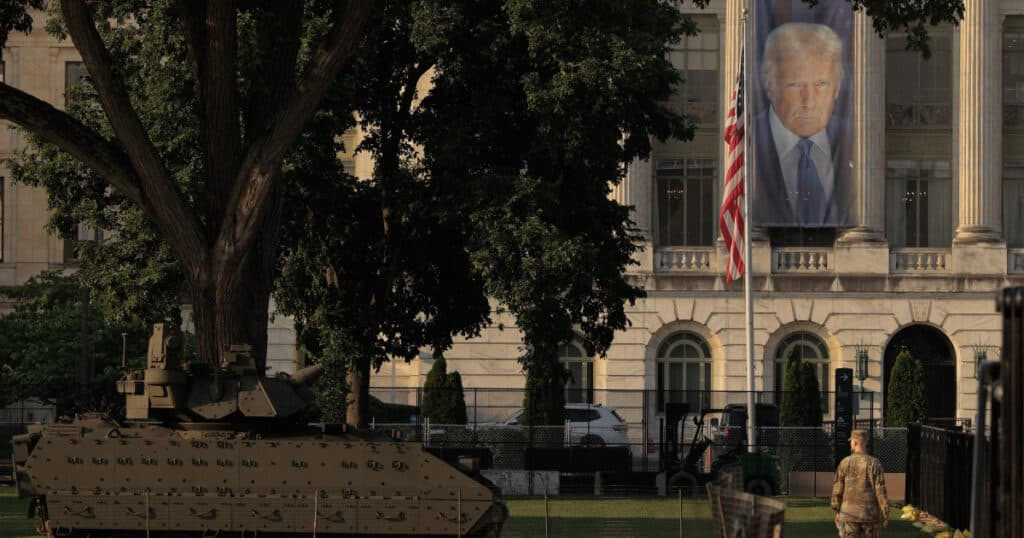 Motivul neașteptat pentru care parada militară a lui Donald Trump ar putea fi anulată: „Mulțimea ar fi în pericol”