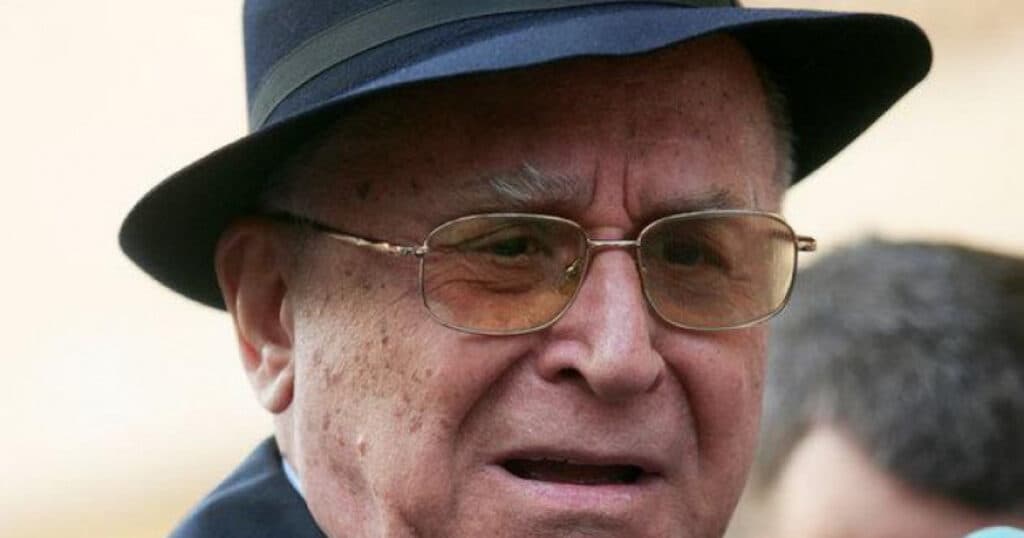 Alertă de știri: Informații recente despre sănătatea lui Ion Iliescu: fostul președinte este conștient, însă continuă să fie internat la terapie intensivă.