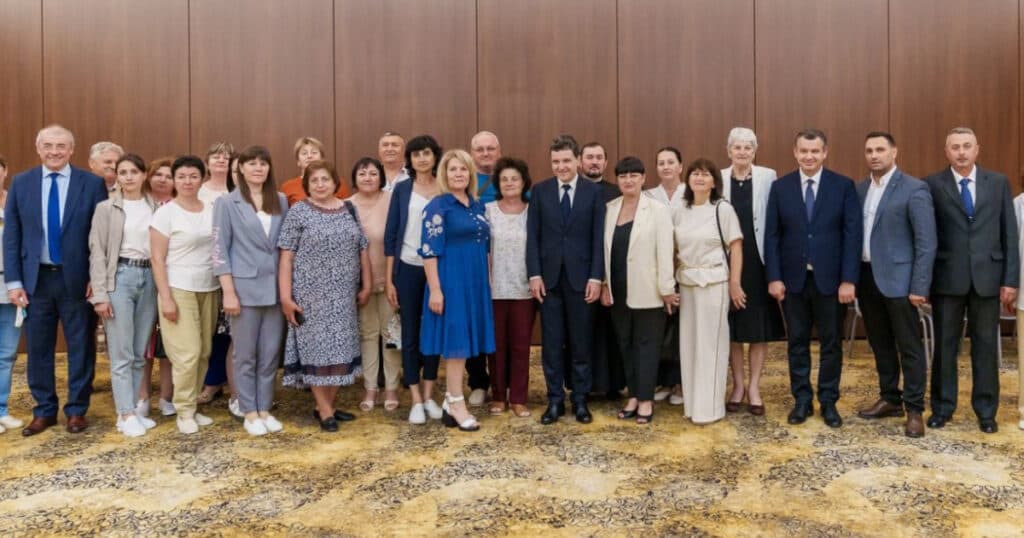Nicușor Dan a avut o întâlnire cu reprezentanții comunității românești din zona Odesa: „Ne-am angajat să deschidem rapid consulatul de acolo”